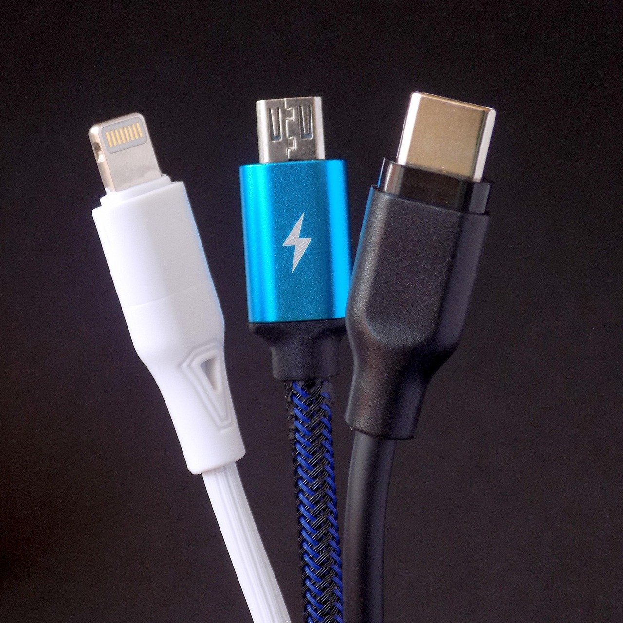 USB-C namuose: kodėl vienoda jungtis dar nereiškia vienodų galimybių